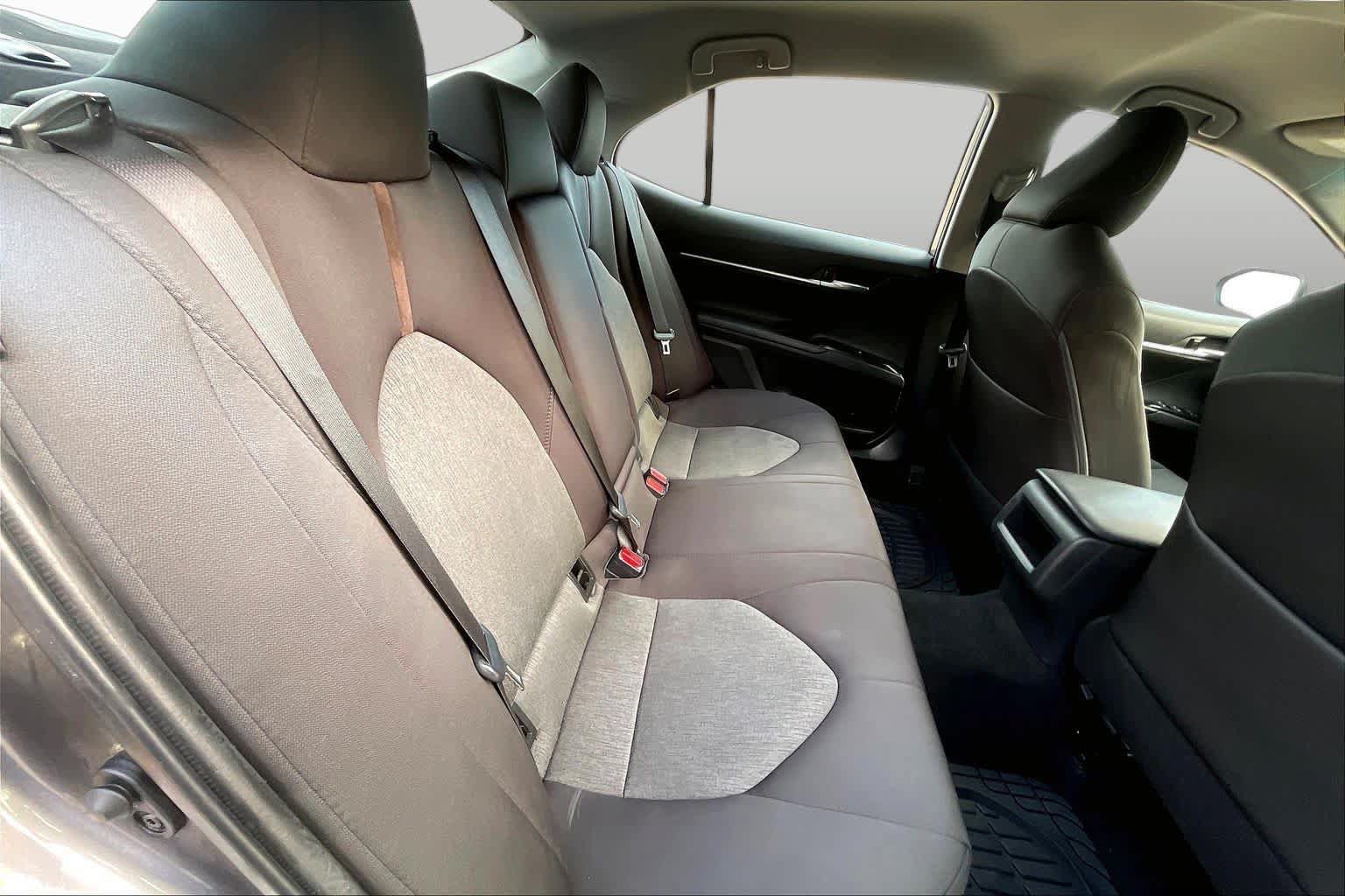 Used 2019 Toyota Camry LE FWD image 19