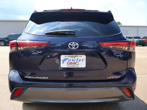 Used 2021 Toyota Highlander Limited FWD image 6
