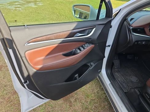 Used 2018 Buick Enclave Avenir w/ Avenir Technology Package image 11