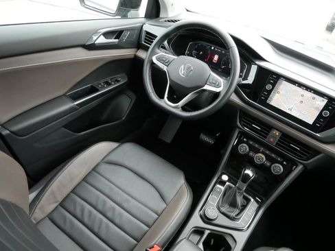 Used 2023 Volkswagen Taos SEL image 9