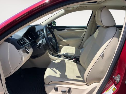 Used 2016 Volkswagen Passat 1.8T SE FWD image 9