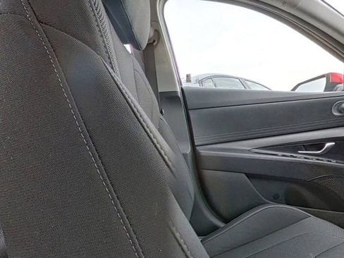 Used 2021 Hyundai Elantra SE image 26