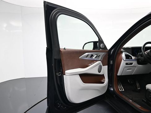 Used 2023 BMW XM AWD/4WD image 15
