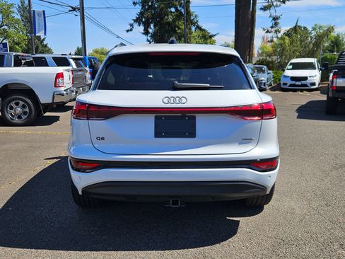 Used 2025 Audi Q6 e-tron Premium Plus w/ Premium Plus AWD/4WD image 4
