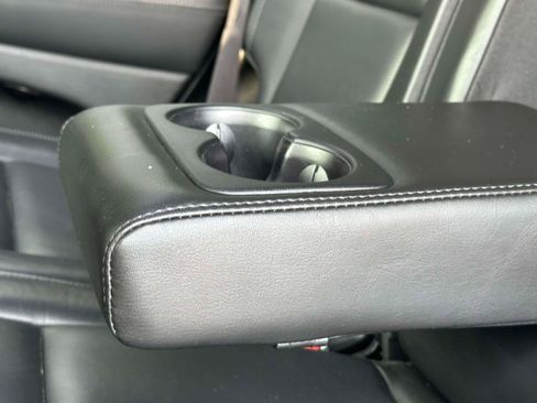 Used 2019 Jeep Grand Cherokee Overland AWD/4WD image 13
