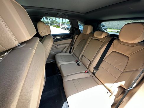 Certified 2022 Porsche Cayenne AWD/4WD image 39