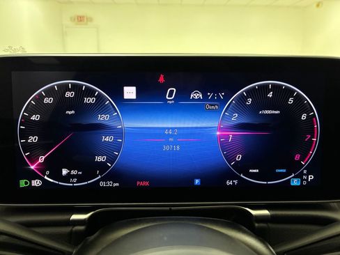 Used 2022 Mercedes-Benz S 580 4MATIC Sedan w/ AMG Line Package image 18