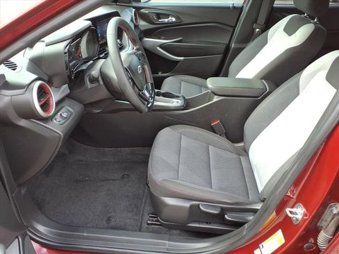 Used 2024 Chevrolet Trax RS w/ Sunroof Package image 11