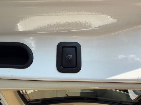 Used 2016 Toyota Highlander XLE AWD/4WD image 15