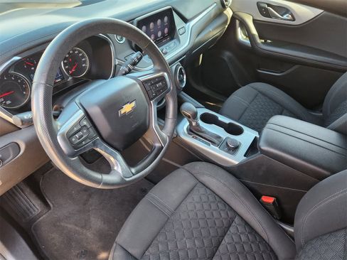 Used 2021 Chevrolet Blazer LT image 2