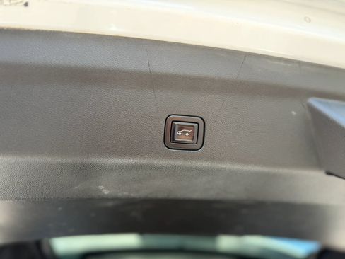 Used 2021 Chevrolet Tahoe Premier AWD/4WD image 18