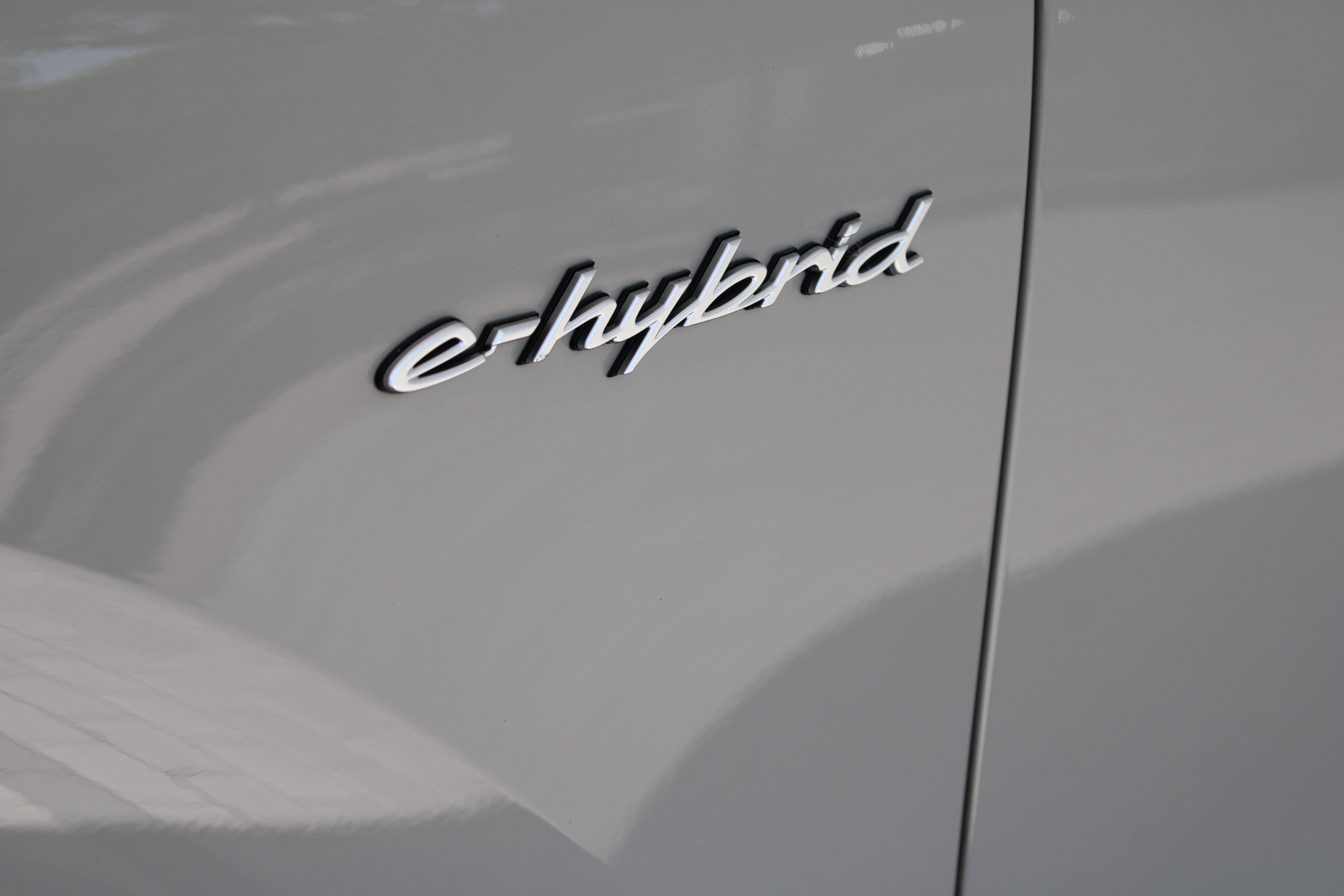 Certified 2025 Porsche Cayenne S AWD/4WD image 16