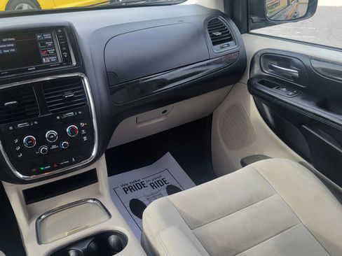 Used 2015 Dodge Grand Caravan SXT w/ UConnect Hands-Free Group image 12