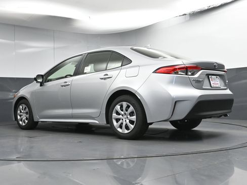 Used 2025 Toyota Corolla LE image 29