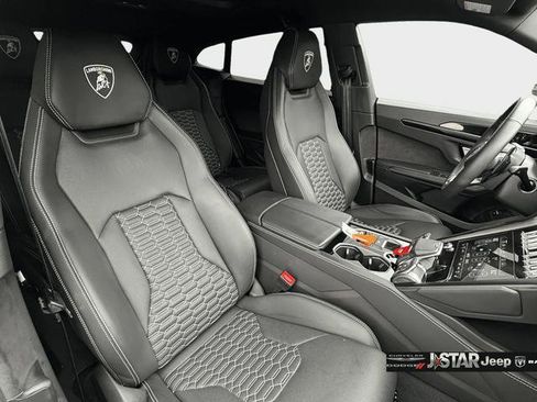 Used 2022 Lamborghini Urus image 12
