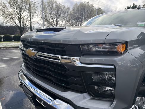 Used 2025 Chevrolet Silverado 2500 LT w/ Safety Package image 6