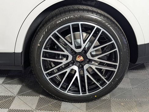 New 2026 Porsche Cayenne image 12