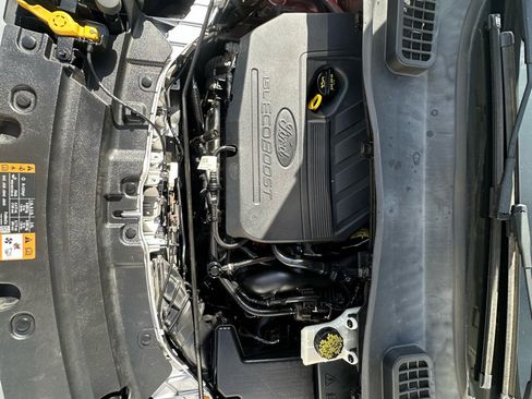 Used 2017 Ford Escape SE image 31