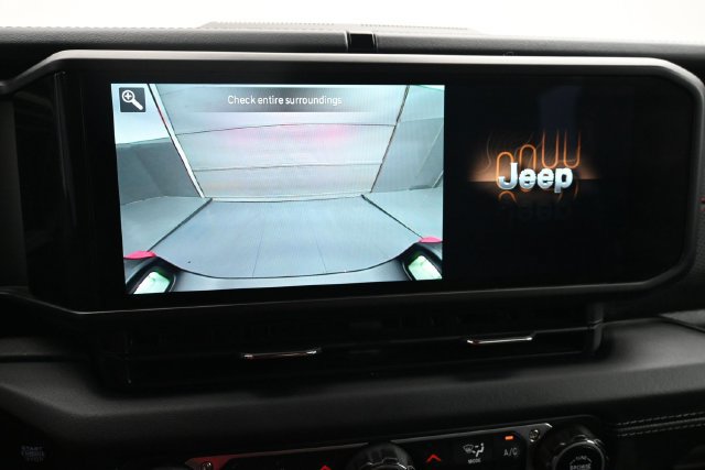 Used 2025 Jeep Gladiator Rubicon w/ Convenience Group AWD/4WD image 7