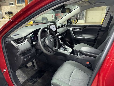 Used 2025 Toyota RAV4 XLE AWD/4WD image 28
