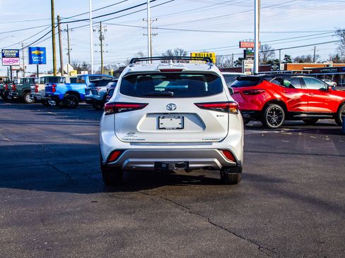 Used 2025 Toyota Highlander Platinum AWD/4WD image 6