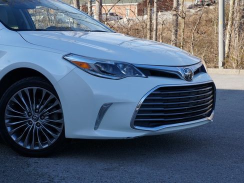 Used 2016 Toyota Avalon Limited image 3