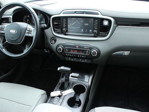 Used 2019 Kia Sorento SX image 23
