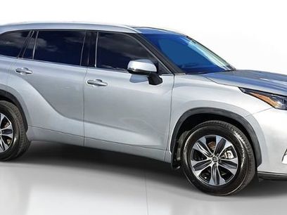 Used 2022 Toyota Highlander XLE