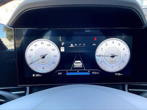 Certified 2025 Hyundai Elantra SEL image 22