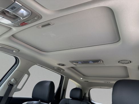 Used 2025 Kia Telluride SX w/ SX Captain's Chair Package FWD image 30