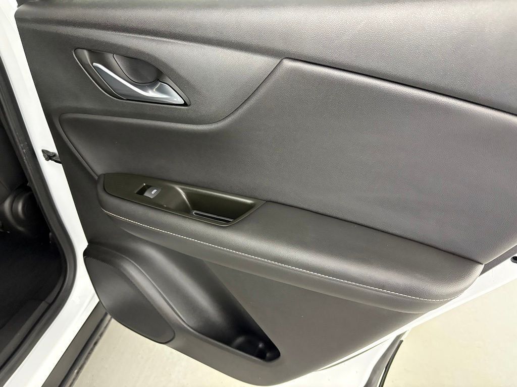 Used 2025 Chevrolet Blazer LT FWD image 35