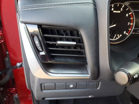 Used 2023 Nissan Rogue SV image 34