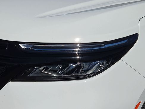 Used 2024 Chevrolet Equinox RS w/ RS Leather Package image 10