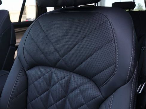 Used 2025 BMW X5 xDrive40i w/ Climate Comfort Package image 8