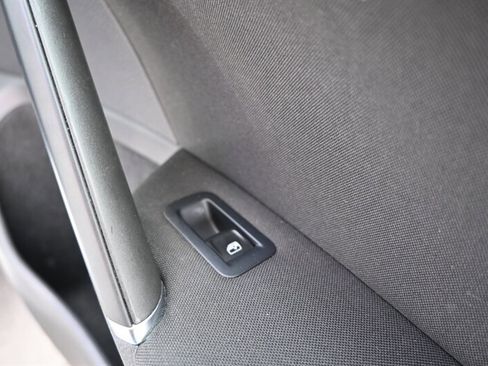 Used 2016 Volkswagen e-Golf SE w/ DC Fast Charging Package image 52