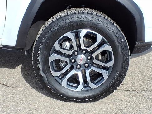Used 2024 GMC Canyon AT4 w/ Canyon Safety Plus Package image 10
