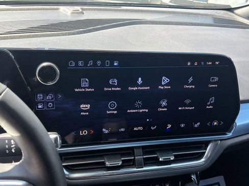 Used 2025 Chevrolet Equinox EV LT w/ Convenience Package image 13