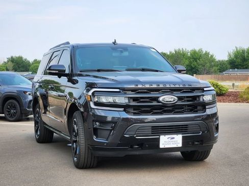 Used 2024 Ford Expedition Limited AWD/4WD image 4