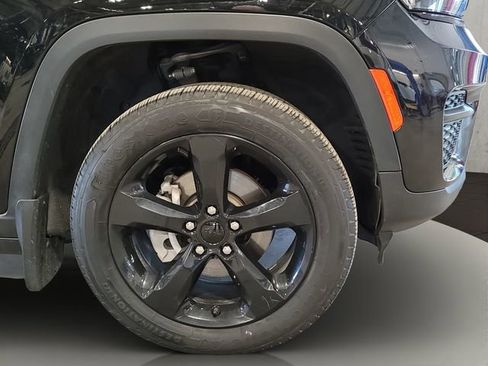 Used 2023 Jeep Grand Cherokee Altitude AWD/4WD image 23