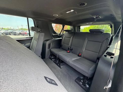 Used 2025 Chevrolet Suburban LS RWD image 11