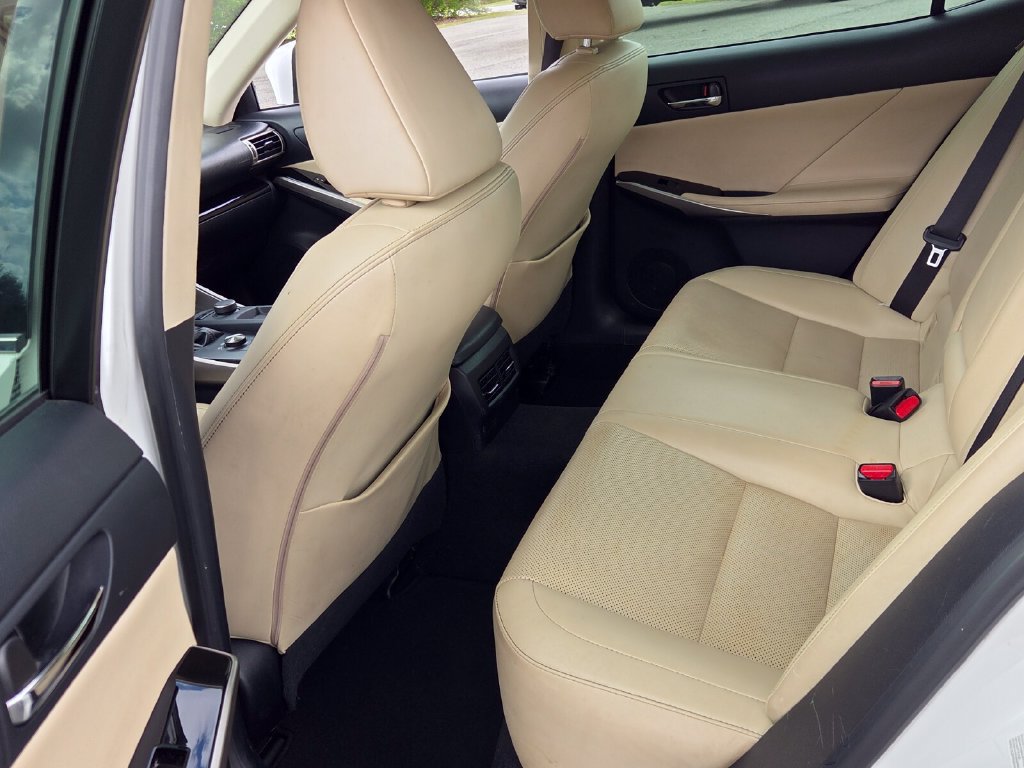 Used 2015 Lexus IS 250 w/ Premium Package RWD image 5