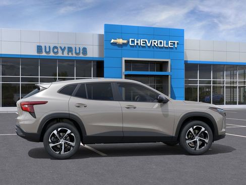 New 2026 Chevrolet Trax RS w/ Sunroof Package FWD image 5