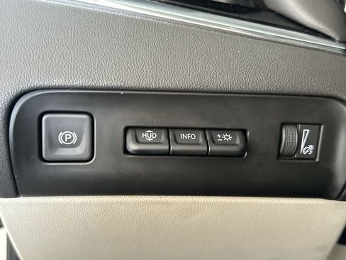 Used 2022 Buick Enclave Avenir w/ Avenir Technology Package image 20