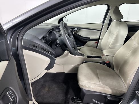 Used 2017 Ford Focus SE FWD image 11