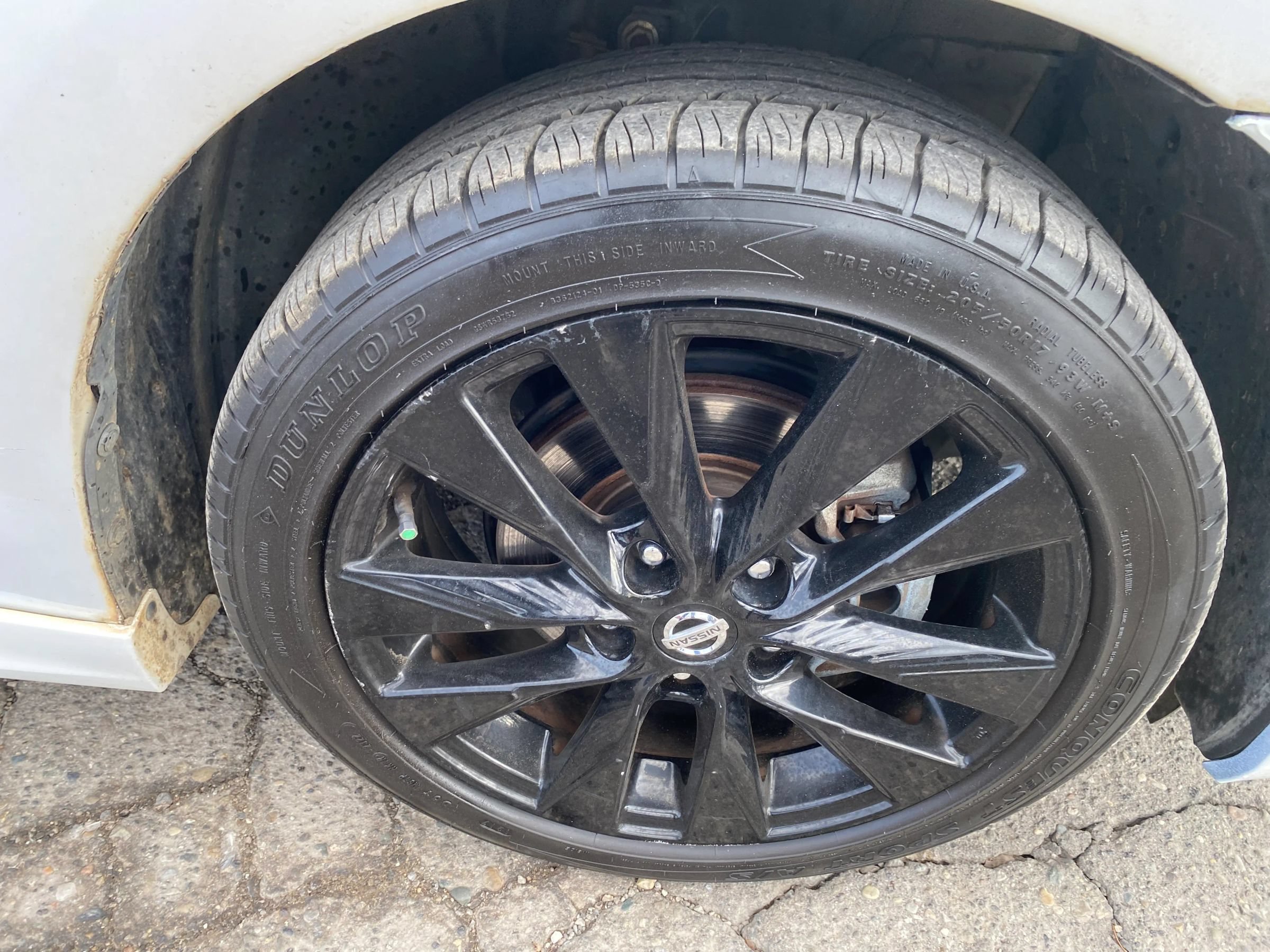 Used 2018 Nissan Sentra SR w/ SR Midnight Edition Package FWD image 31