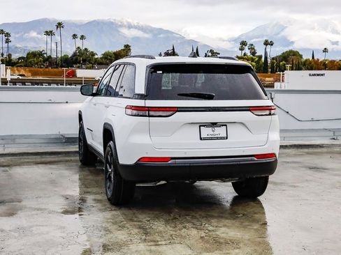 New 2026 Jeep Grand Cherokee Altitude RWD image 7