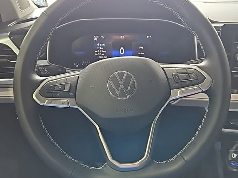 Used 2025 Volkswagen Taos SE image 32