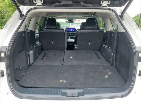 Used 2023 Toyota Highlander XLE FWD image 38