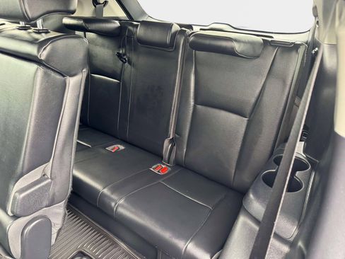 Used 2022 Toyota Highlander XLE image 19