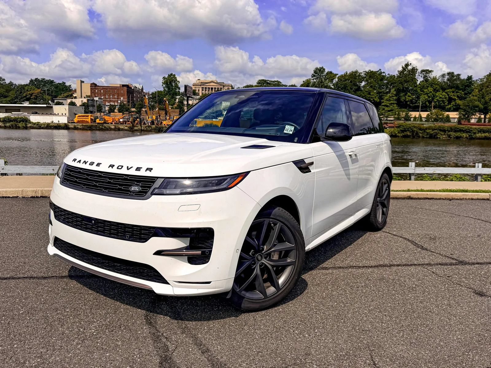Used 2025 Land Rover Range Rover Sport Dynamic SE AWD/4WD image 2